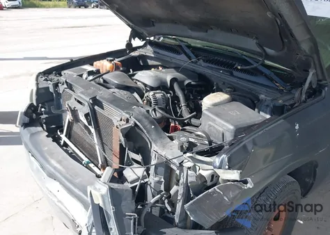 2004 Chevrolet Silverado 1500 Ls z USA, uszkodzony, nr VIN 2GCEC19V241168072